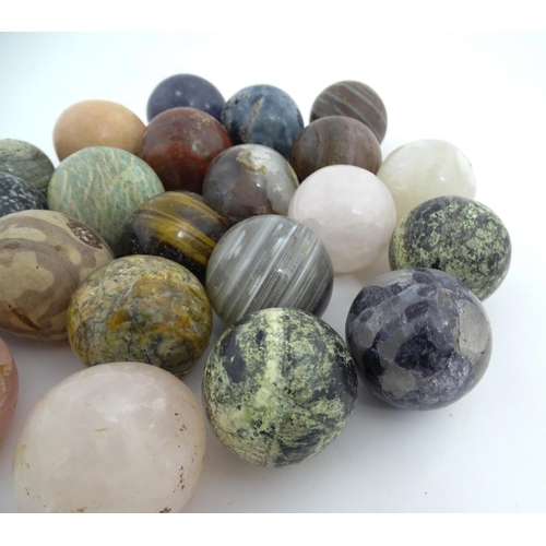 1083 - Natural History / Geology Interest: A quantity of polished hardstone specimen spheres, examples to i... 