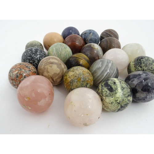 1083 - Natural History / Geology Interest: A quantity of polished hardstone specimen spheres, examples to i... 