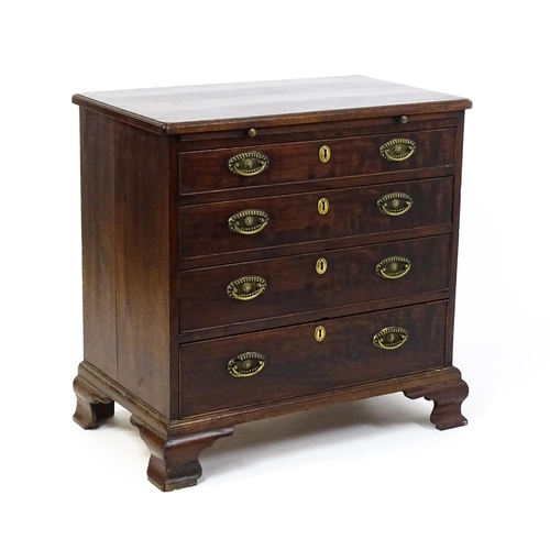 1606 - A George III mahogany bachelors chest of drawers, the moulded top having re-entrant corners above a ... 