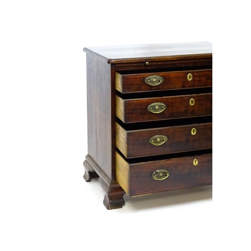 1606 - A George III mahogany bachelors chest of drawers, the moulded top having re-entrant corners above a ... 