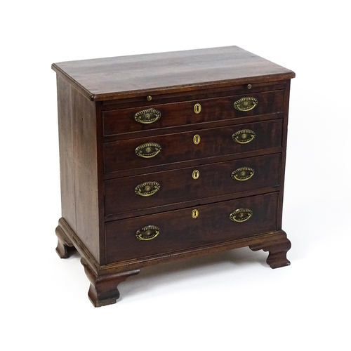 1606 - A George III mahogany bachelors chest of drawers, the moulded top having re-entrant corners above a ... 