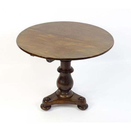 1654 - A late 19thC occasional table with a circular top above a turned pedestal and shaped base raised on ... 