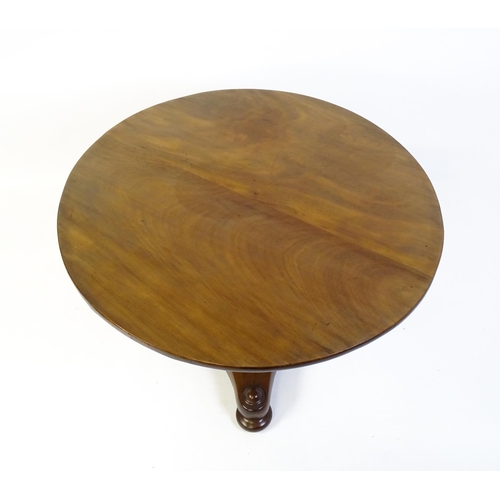 1654 - A late 19thC occasional table with a circular top above a turned pedestal and shaped base raised on ... 