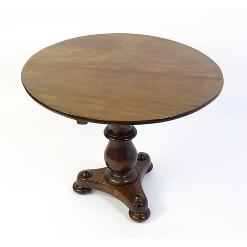 1654 - A late 19thC occasional table with a circular top above a turned pedestal and shaped base raised on ... 