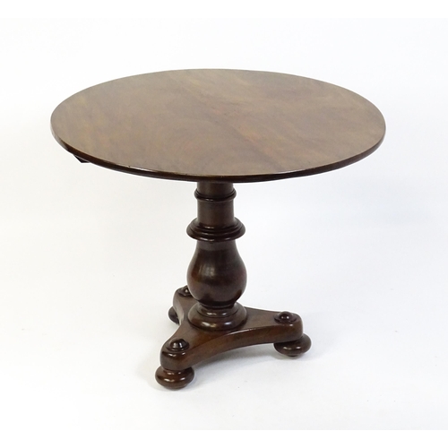 1654 - A late 19thC occasional table with a circular top above a turned pedestal and shaped base raised on ... 