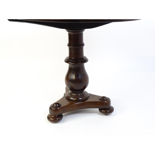 1654 - A late 19thC occasional table with a circular top above a turned pedestal and shaped base raised on ... 