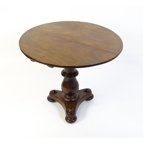 1654 - A late 19thC occasional table with a circular top above a turned pedestal and shaped base raised on ... 