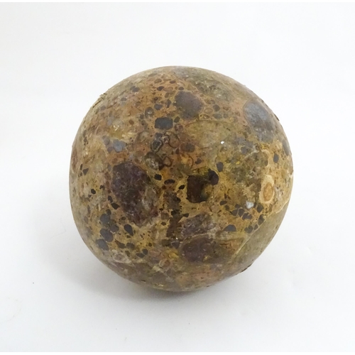 1089 - Natural History / Geology Interest: A large polished hardstone specimen sphere. Approx. 6