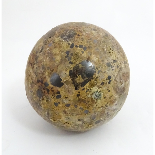 1089 - Natural History / Geology Interest: A large polished hardstone specimen sphere. Approx. 6