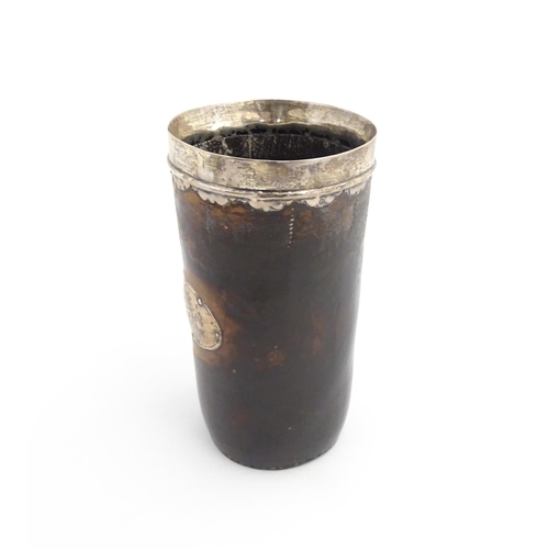 1136 - A George III leather and silver mounted beaker, the silver rim with scallop edge. Approx. 6 3/4