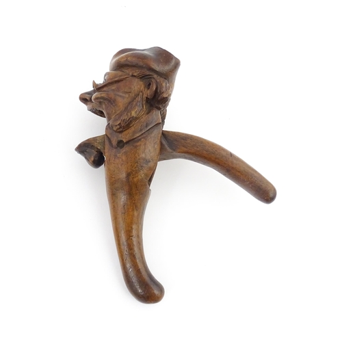 1150 - Treen : A 19thC novelty treen nutcracker modelled as a man wearing a tricorn hat and spectacles. App... 