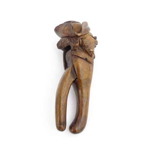 1150 - Treen : A 19thC novelty treen nutcracker modelled as a man wearing a tricorn hat and spectacles. App... 