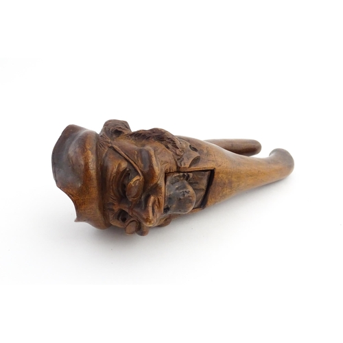 1150 - Treen : A 19thC novelty treen nutcracker modelled as a man wearing a tricorn hat and spectacles. App... 