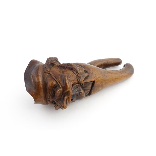 1150 - Treen : A 19thC novelty treen nutcracker modelled as a man wearing a tricorn hat and spectacles. App... 