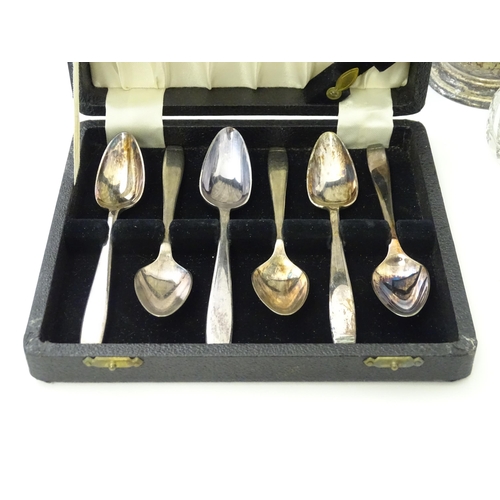 526 - A quantity of silver plate items to include tankards, cruets, cigarette case, match book case, clock... 