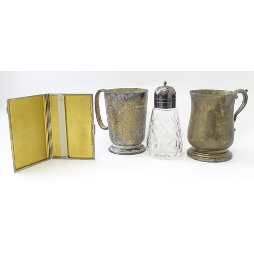 526 - A quantity of silver plate items to include tankards, cruets, cigarette case, match book case, clock... 