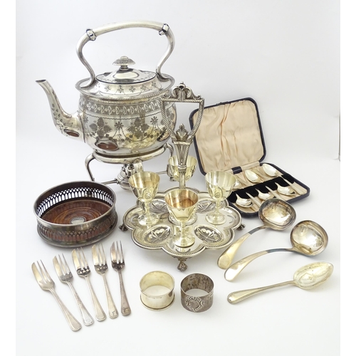 527 - A quantity of silver plated wares to include egg cruet, kettle on stand, spoons, bottle coaster etc.... 