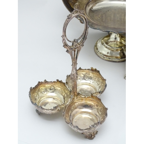 529 - A quantity of assorted silver plated wares to include trays, salver, tazza, goblets, egg cruet, ice ... 