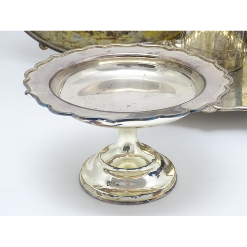 529 - A quantity of assorted silver plated wares to include trays, salver, tazza, goblets, egg cruet, ice ... 