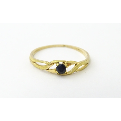 542 - A yellow metal ring set with sapphire Ring size approx. Ring size approx. N 1/2