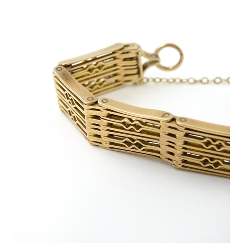 585 - A 9ct gold and yellow metal bracelet with padlock style clasp. Approx. 7