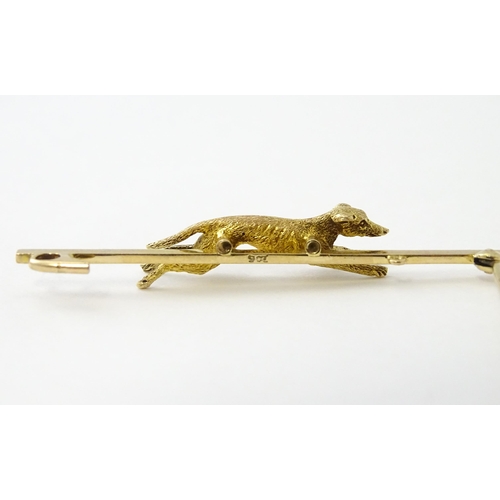 590 - A 9ct gold bar brooch with greyhound / dog detail. Approx. 2 1/4