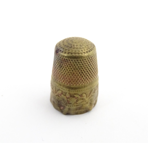 1173 - Treen : A small 19thC treen container with banded detail. Together with a small brass thimble. Pot a... 