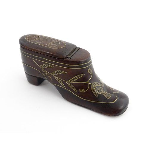 1207 - Treen : A 19thC shoe snuff box modelled as a heeled shoe with hinged top and inlaid thistle decorati... 