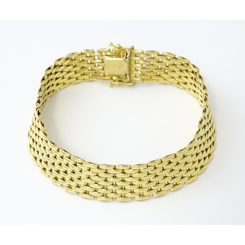 617 - An 18ct gold bracelet. Approx. 7 1/2