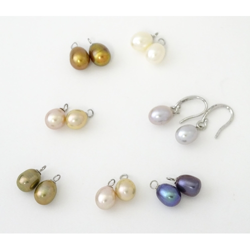 639 - A pair of silver pearl earrings with interchangeable pearls