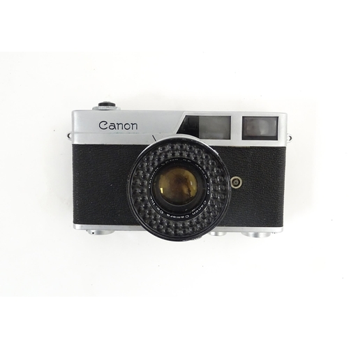 1224 - A quantity of cameras and equipment to include a Wirgin Edixa Vero 35mm Camera, a Petri TTL 35mm cam... 