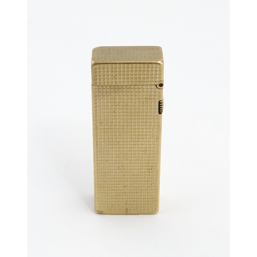 1249 - A 9ct gold Dunhill cigarette lighter, hallmarked 1965, maker Alfred Dunhill. Approx. 2 1/2