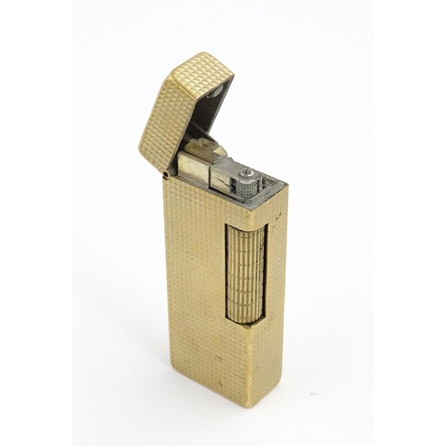 1249 - A 9ct gold Dunhill cigarette lighter, hallmarked 1965, maker Alfred Dunhill. Approx. 2 1/2