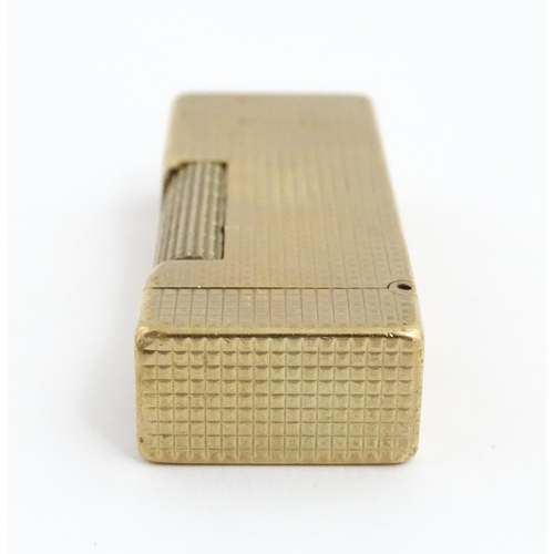 1249 - A 9ct gold Dunhill cigarette lighter, hallmarked 1965, maker Alfred Dunhill. Approx. 2 1/2