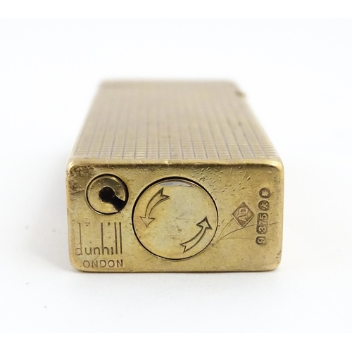 1249 - A 9ct gold Dunhill cigarette lighter, hallmarked 1965, maker Alfred Dunhill. Approx. 2 1/2