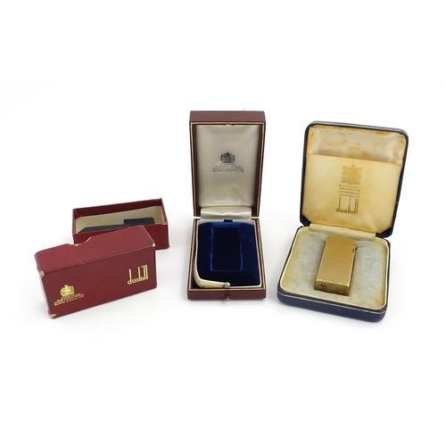 1249 - A 9ct gold Dunhill cigarette lighter, hallmarked 1965, maker Alfred Dunhill. Approx. 2 1/2