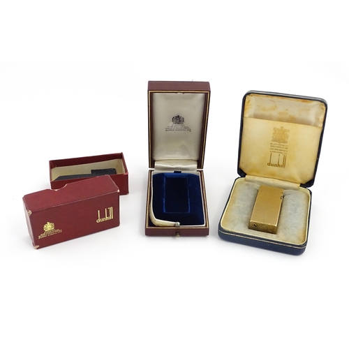 1249 - A 9ct gold Dunhill cigarette lighter, hallmarked 1965, maker Alfred Dunhill. Approx. 2 1/2