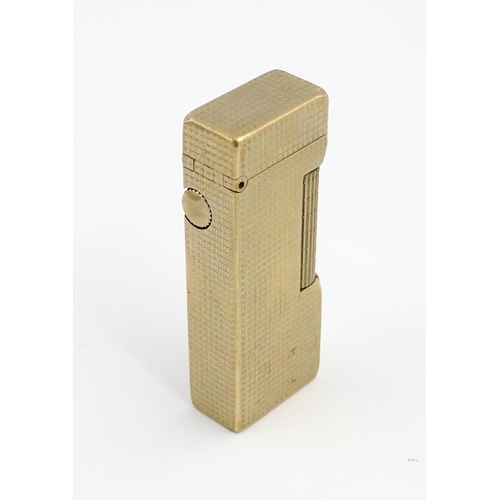 1249 - A 9ct gold Dunhill cigarette lighter, hallmarked 1965, maker Alfred Dunhill. Approx. 2 1/2