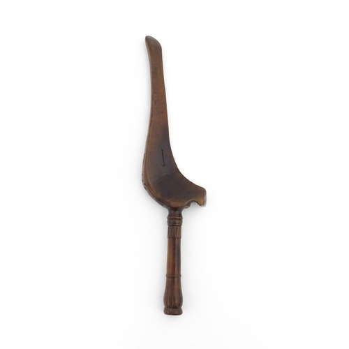 1256 - Treen : A 19thC treen gull wing knitting stick with carved floral decoration. Approx. 11 1/2