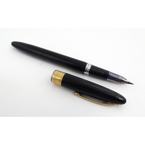 1274 - A quantity of mid 20thC fountain pens, comprising a Sheaffer Statesman Snorkel (Australia), a Sheaff... 