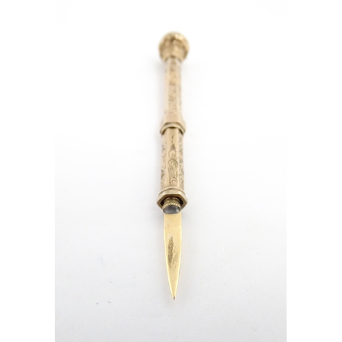 1276 - A Victorian gilt metal propelling toothpick with seal top. Approx. 2 3/4