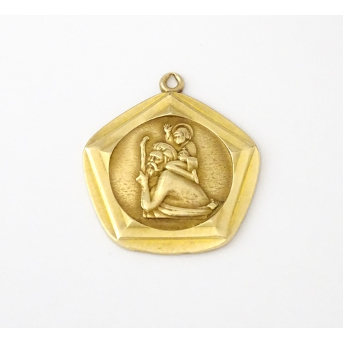 687 - A 9ct gold St Christopher pendant. Approx 3/4