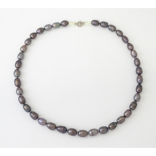 692 - A necklace of black pearl beads. Approx. 16