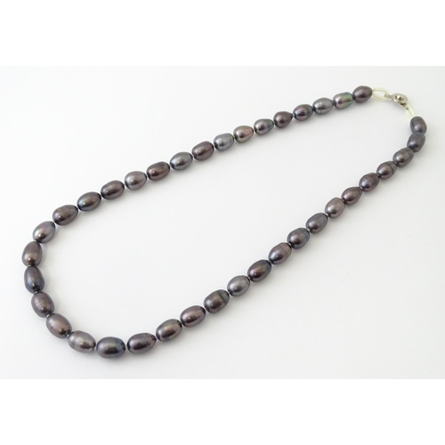 692 - A necklace of black pearl beads. Approx. 16