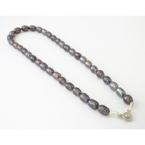 692 - A necklace of black pearl beads. Approx. 16