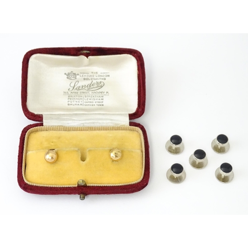 699 - A quantity of assorted collar / dress studs