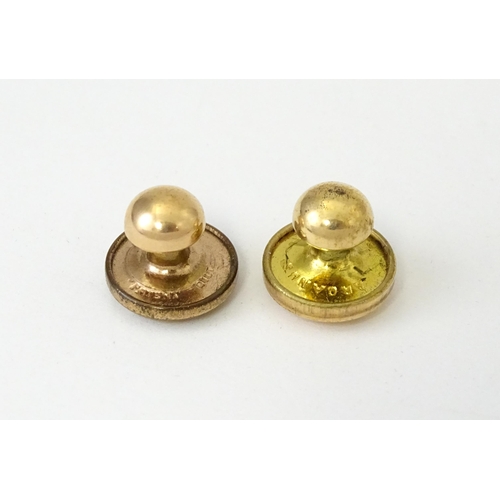 699 - A quantity of assorted collar / dress studs