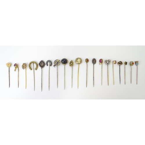 703 - Assorted Victorian and later stick pins to include yellow and white metal examples, etc. (19)