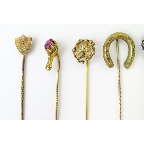 703 - Assorted Victorian and later stick pins to include yellow and white metal examples, etc. (19)