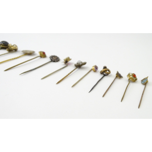 703 - Assorted Victorian and later stick pins to include yellow and white metal examples, etc. (19)